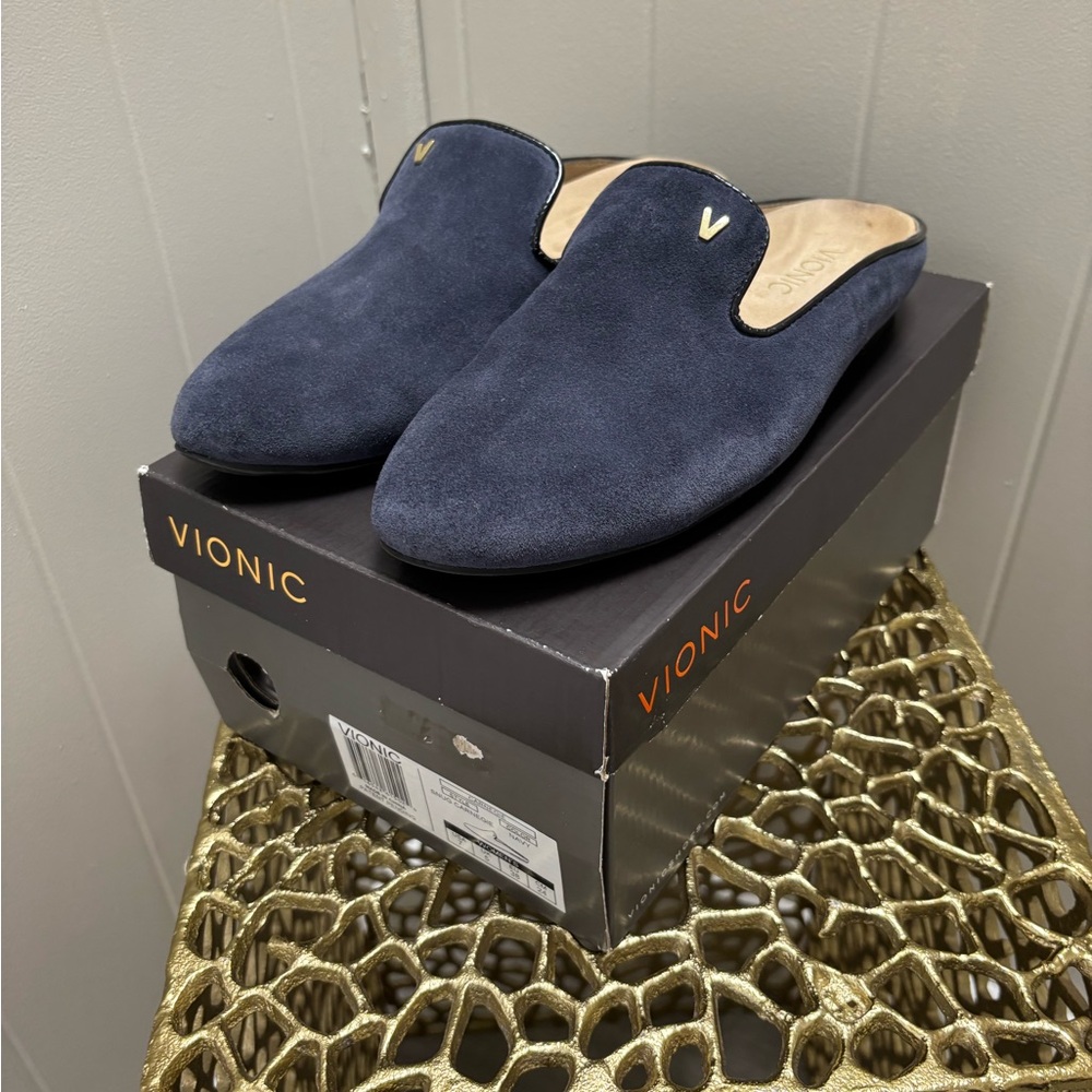 NWT Womens Vionic Blue Shoes Size 7